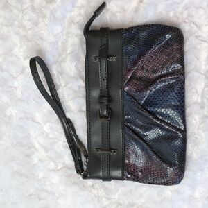 NWOT Simply Vera wristlet